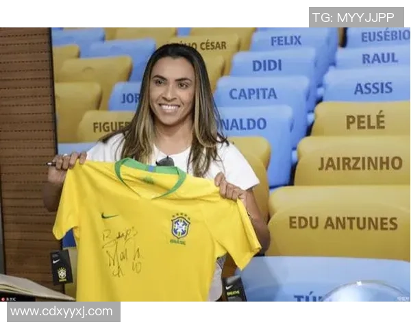 女足球球星身材火辣展现完美腹肌力量与美感结合引人关注 女足球球星身材火辣展现完美腹肌力量与美感结合引人关注