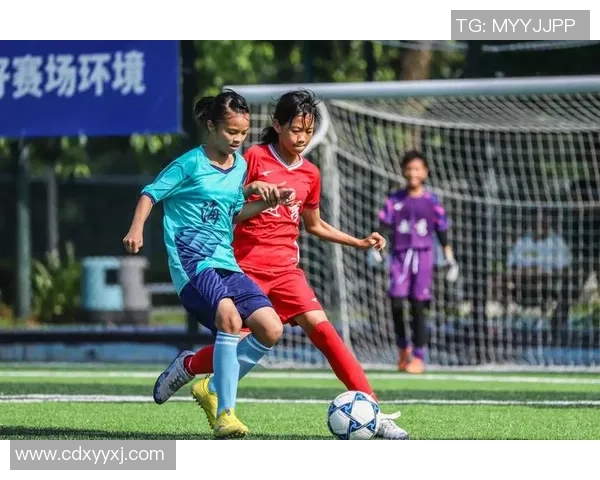 球星亲临绿茵场带来足球技巧教学助力青少年全面提升竞技水平 球星亲临绿茵场带来足球技巧教学助力青少年全面提升竞技水平